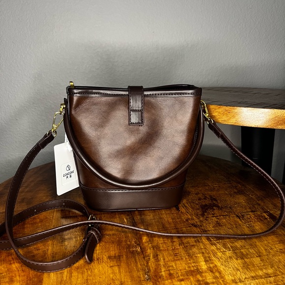 Elegant Brown vegan Leather Bucket Handbag w Divided Interior compartments NEW - Picture 4 of 5